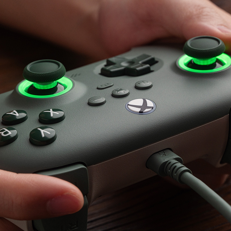 Controller da gioco cablato 8B - Gaming Accessories Rgb recensione e prezzo